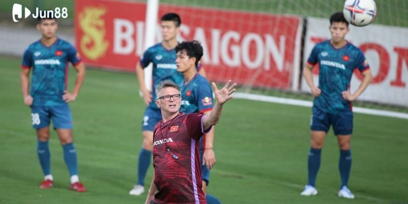 Cách soi kèo bóng đá giao hữu để tăng cơ hội chiến thắng tại Jun88 4 cach-soi-keo-bong-da-giao-huu-ap-dung-cac-chien-luoc-cuoc-thong-minh